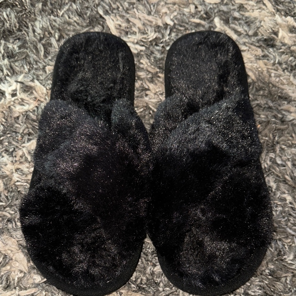 Cozy Black Fur Women's Slippers